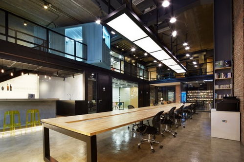 合肥傳媒公司辦公室裝修設(shè)計在工廠風(fēng)基礎(chǔ)上增添潮流感